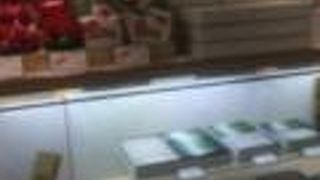 実家へのお土産に「抹茶せんべい」を購入