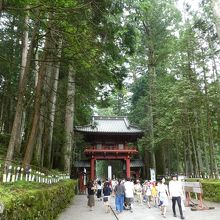 東照宮と二荒山神社の間に