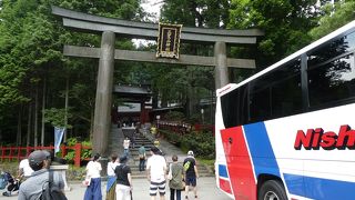 境内までバスが入ってくるすごい神社。