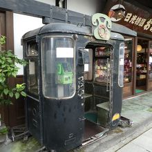 ロープウェイのゴンドラが店頭に。