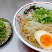 雰囲気は現地の食堂