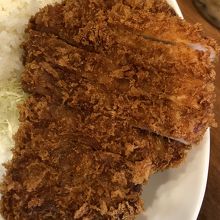 リブロースカツの存在感はなかなかなモノだ