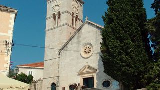 ツァヴタット旧市街入口付近の教会