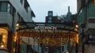 中華街に近い前田橋の真正面にあります