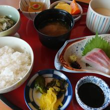 ミニ会席、これに天ぷらとクリーム焼きをつく。