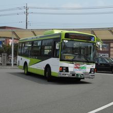 韮崎駅に到着したバス