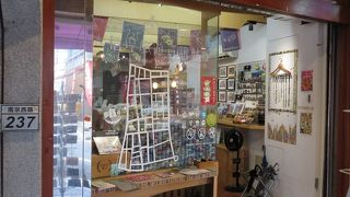 おしゃれな雑貨屋さんもある問屋街。