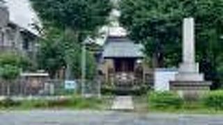 小さな祠があるだけ