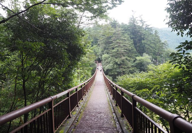 秋川渓谷にかかる橋