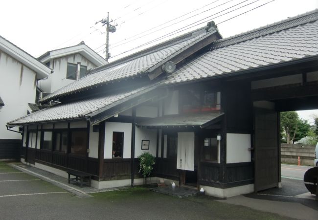 木内酒造の大正時代に建てられた酒蔵で常陸の蕎麦や野菜とともにネストビールや菊盛を堪能