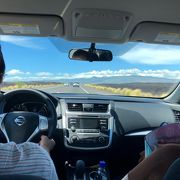 溶岩台地とハワイ島の綺麗な海岸線を見ながらドライブできるハイウエイです!!