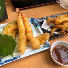 天ぷら　大きなエビです