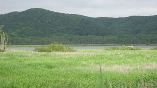 JR釧網本線細岡駅に近い側から望む達古武湖の様子