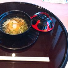 葛に野菜が豊富にはいっている。