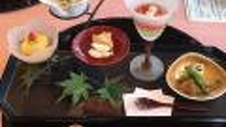 中島公園がみえる「なだ万　雅殿（ガーデン）」　札幌店パークホテル　11階