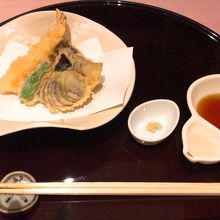 海老がぷりっと歯ごたえがよくアジの身がしっとりふんわり