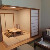 部屋の一角に和室。