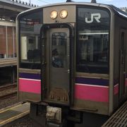 秋田新幹線と普通列車が走ります