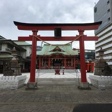 拝殿前の鳥居