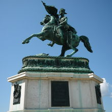 カール大公銅像