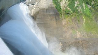 ダイナミックな放水