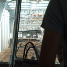 荒川を渡った先は珍しい２面３線ホームの八広駅 