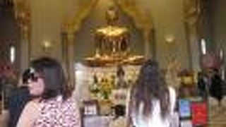 大きな仏像様が居ます