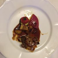 メインのロッシーニ、貧弱すぎ。デザートも食後の飲み物もない。