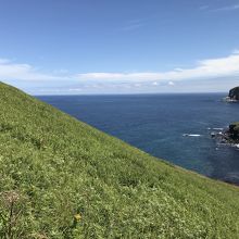 階段と途中での景色。色のコントラストが綺麗でした。