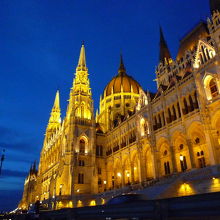 ライトアップされた国会議事堂