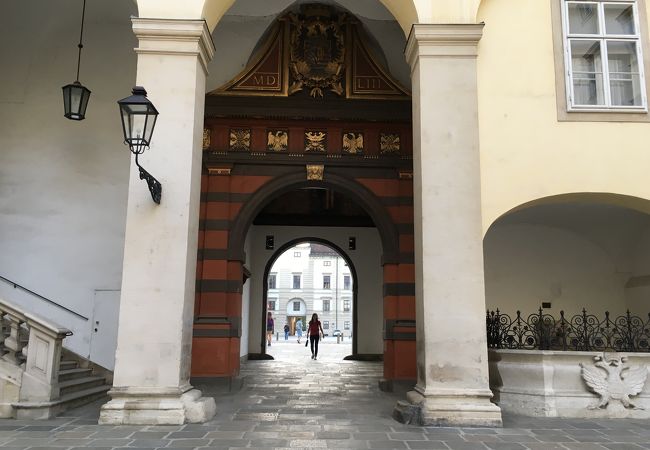 スイス宮への入口となる美しい門