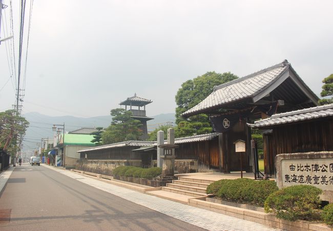 本陣跡、今は「交流館」と「広重美術館」があります