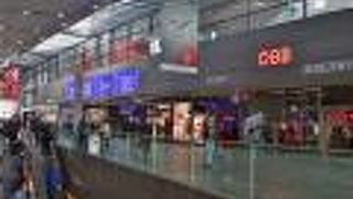 駅構内のショップも充実、国際列車の拠点駅