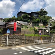 街の一画にある神社
