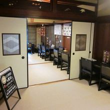 カフェはここからどうぞ！