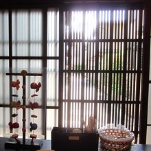 窓から見える世界が全てです…