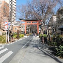 氷川参道(中山道分岐部分・一の鳥居)