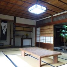 １階大広間と中庭