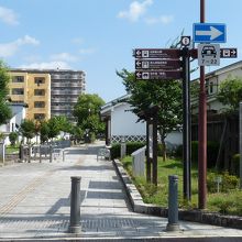 矢田町通りと交差する外濠緑地