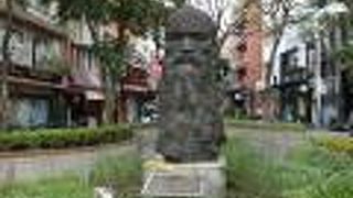 長いお髭の彫像が存在感ありました