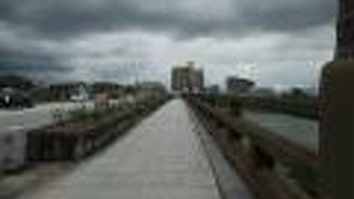 宇治川にかかる大きな橋