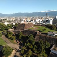 展望デッキからの、甲府城址、甲府駅、富士山の眺めが良い