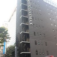 細長いビルです