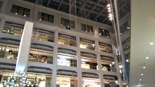 丸ノ内口近くの商業施設