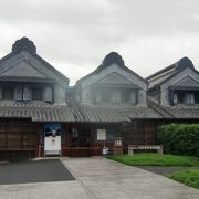 とちぎ山車会館の隣にある通りから少し入った立地の公設美術館