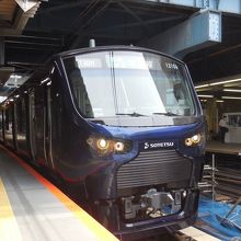 渋谷駅で。きれいな車両だ