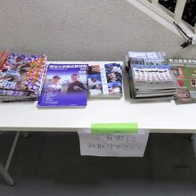 各大学の応援部が発行している冊子、なぜか早稲田だけないぞー！