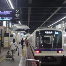 電車は泉北高速鉄道の電車