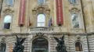 ライオンの中庭の前に