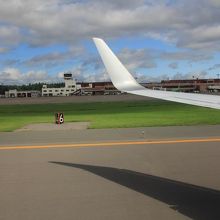 青森空港に着陸です